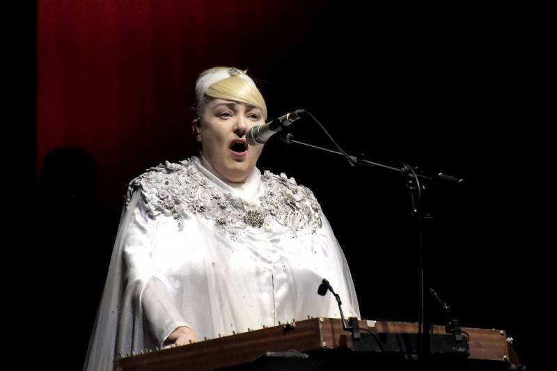 Cantora e compositora Lisa Gerrard.