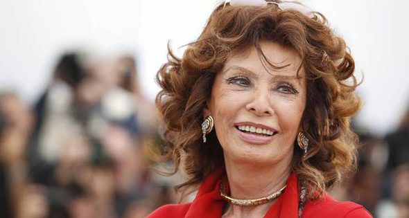 Sophia Vilani Scicolone  ou simplesmente Sophia Loren, nasceu em Roma no dia 20 de setembro de 1934. Portanto, por ocasião do seu aniversário vamos homenagear esta que sempre foi considerada como uma musa do cinema italiano. 