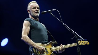 Sting nasceu na cidade de Wallsend, nordeste da Inglaterra no dia 02 de outubro de 1951.No programa A Música no Cinema vamos mostrar ainda 11 das principais e mais premiadas canções de Sting. Você vai ficar sabendo o motivo que levou Sting a ser conhecido como “o homem do colete amarelo”.