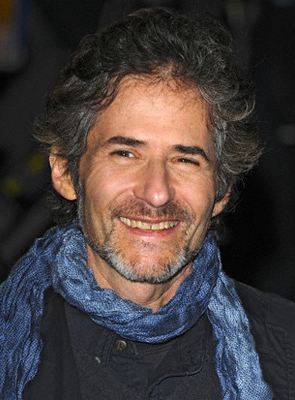 James Horner nasceu no dia 14 de agosto de 1953 em Los Angeles, vindo a falecer em decorrência de um acidente com um helicóptero no dia 22 de junho de 2015.