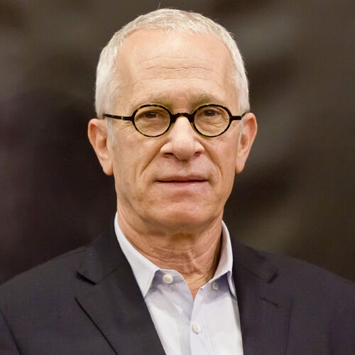 O compositor James Newton Howard completa 73 neste 09 de junho, ele que nasceu em Los Angeles em 1951.