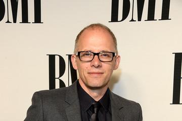 Compor trilhas sonoras para o cinema, segundo Ed Shearmur é um dos melhores empregos do mundo, principalmente quando ele sente que tem liberdade para romper os próprios padrões estabelecidos por Hollywood.