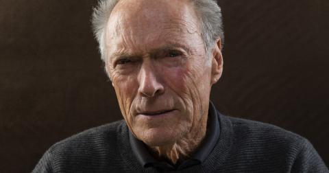 Clint Eastwood com 67 anos dedicados ao cinema, completando 92 anos ele ainda tem fôlego para prosseguir sua jornada. Afinal, como diria o filósofo Cícero: “Ninguém é tão velho que não acredite que poderá viver por mais um ano”!