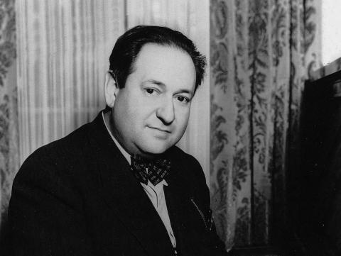 Nos arquivos de áudio estão as duas trilhas compostas por Erich Wolfgang Korngold, sendo a primeira do filme para o qual ele compôs a trilha, mas que o diretor do departamento musical, Leo Forbstein acabou levando o prêmio em 1936. A segunda trilha do filme As Aventuras de Robin Hood, filme de 1938, quando então a justiça foi reestabelecida e o próprio autor, Erich Wolfgang Korngold acabou levando prêmio.