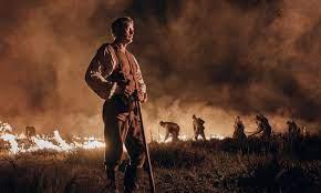 No filme BASTARDO, o cineasta Nikolaj Arcel que também assina o roteiro, construiu sua história baseada em alguns fatos que mostravam que, em pleno século XVIII, tínhamos um conflito entre agricultores lutando pela sobrevivência e, do outro lado, aristocratas grilando terras.