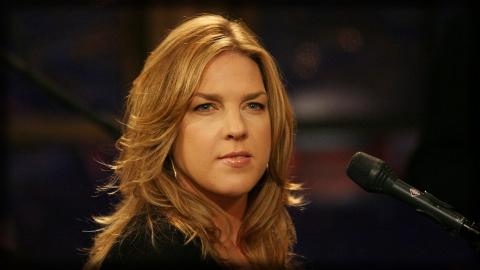 Mas o brilho da voz de Diana Krall pode ser sentido na trilha sonora do filme A PRIMEIRA VISTA, principalmente através da canção “Easy Come Easy Go”.