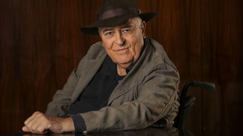  Bernardo Bertolucci dirigiu 25 filmes, faturou 49 prêmios dentre eles 2 Oscars e 2 Globos de Ouro. Ele faleceu em Roma no dia 26 de novembro aos 77 anos, mas seus filmes continuam com vida própria, valorizados por maravilhosas trilhas sonoras.