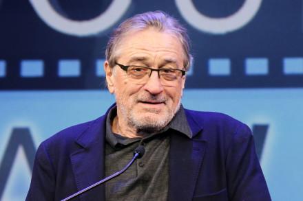 Robert De Niro está aniversariando neste dia 17 de agosto, ele que nasceu no ano de 1943, na cidade de Nova Iorque,EUA.  Depois de estudar num colégio de padres, De Niro decidiu que gostaria de interpretar, para isso se esforçou e estudou arte dramática no Conservatório de Stella Adler.