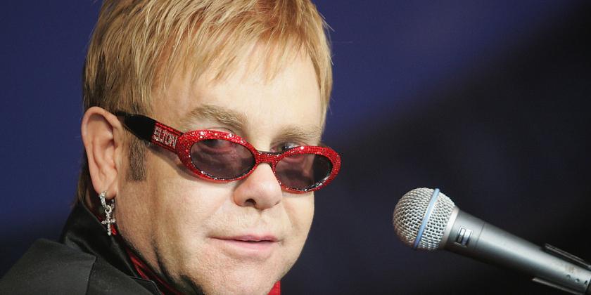 A estreia de Elton John compondo uma trilha instrumental para o cinema aconteceu por ocasião do filme A Musa de 1999.