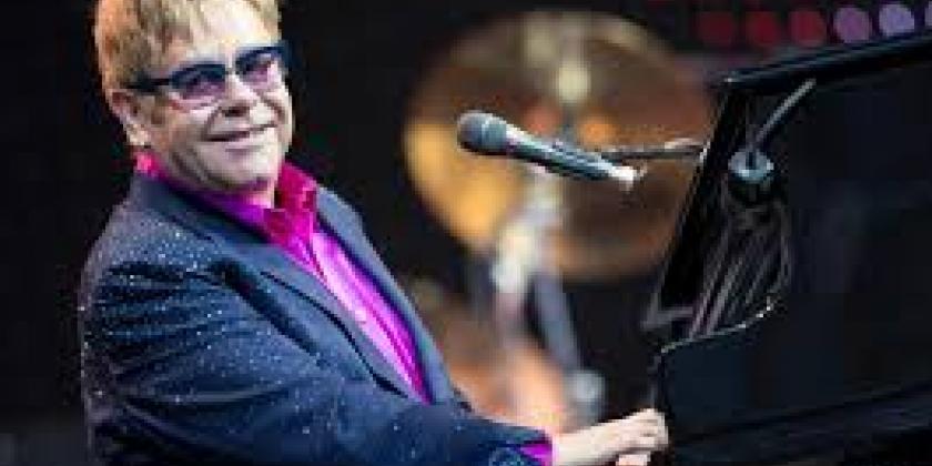 ELTON JOHN CANTA ‘THE HEART OF EVERY GIRL’NA TRILHA DE ‘O SORRISO DE MONA LISA’.