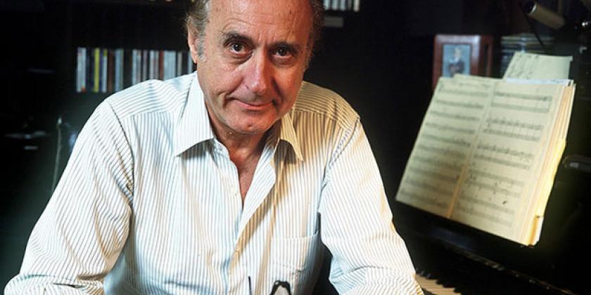 Vamos trazer um desses nomes, que acabou conquistando enorme prestigio no cinema e nos brindou com dezenas de trabalhos que se toraram célebres e suas musicas extremamente emblemáticas. Estamos falando de Henry Mancini, cujo maior exemplo do seu enorme sucesso poderia ser dado através de um filme que ensejou praticamente uma série, A Pantera Cor de Rosa.