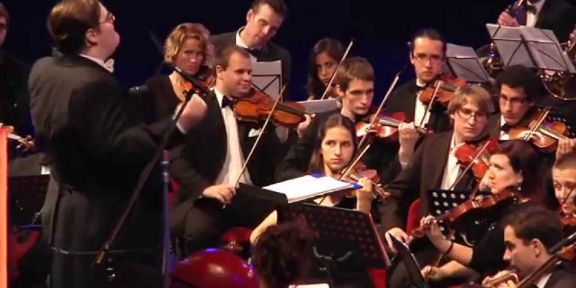 Orquestra de Cinema de Praga sob a regência do Maestro George Korynta.