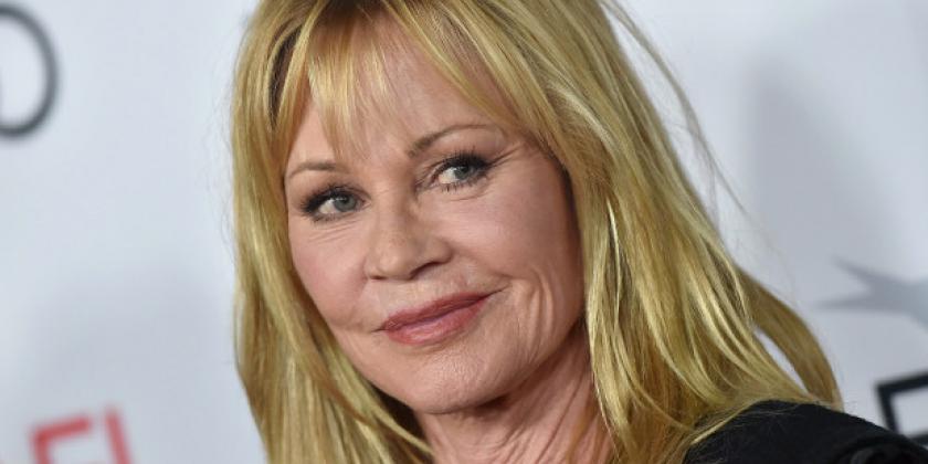 Melanie Griffith nasceu no dia 09 de agosto de 1957 em Nova York e estudou na Hollywood Professional School.  Filha da modelo e atriz Tippi Hedren que atuou em “Marnie, Confissões de Uma Ladra” e  "Os Pássaros" de Alfred Hitchcock.