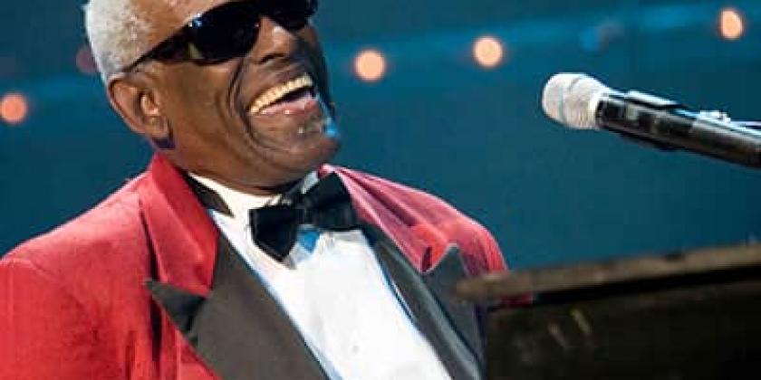 RAY CHARLES CANTA  ‘I GOT A WOMAN’ .