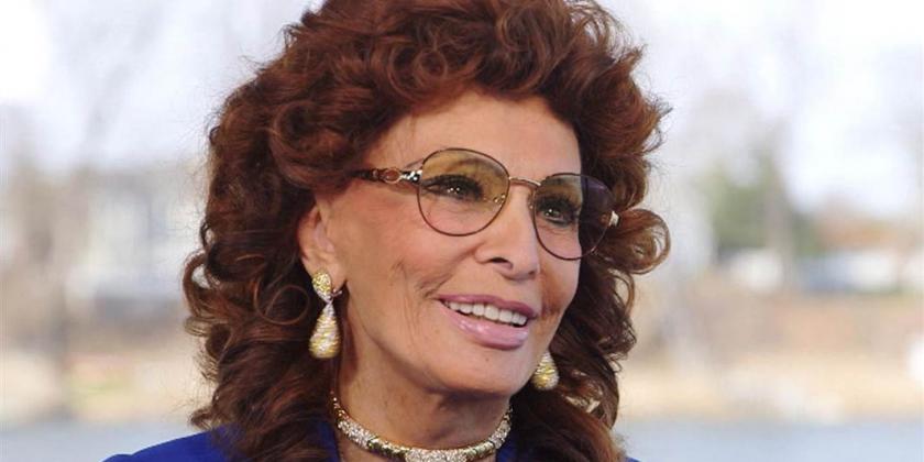 Em 1965 foi produzido um documentário homenageando a atriz italiana intitulado SOPHIA LOREN EM ROMA, dirigido por Sheldon Reynolds. A trilha sonora do documentário foi composta pelo inglês John Barry e Sophia Loren interpretou a canção principal intitulada Secrets Of Rome.